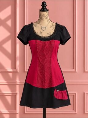 Kollontaï Black and Red Contrast Short Sleeve Dress Size S